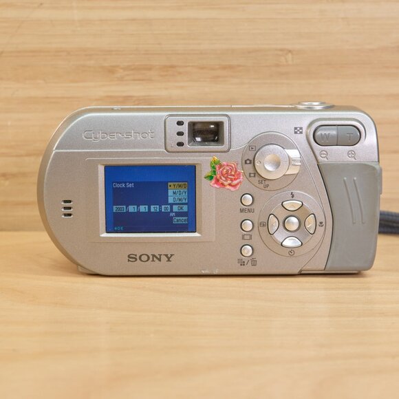 Sony Cyber-shot DSC-P92 / 5.0MP Digital Camera / 3x Optical Zoom / Made in Japan - Picture 3 of 9